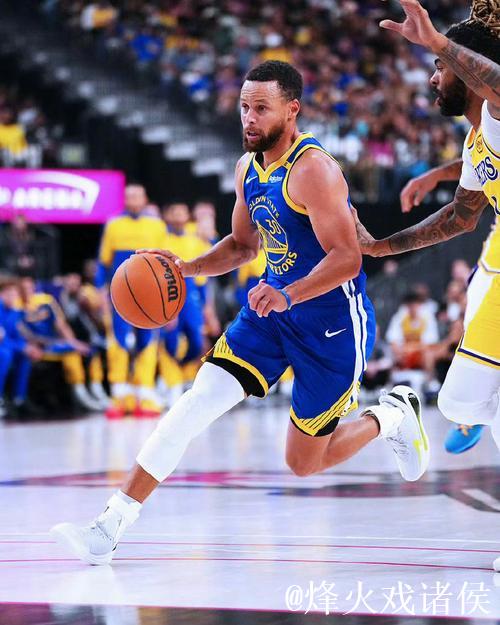 本赛季库里出战时勇士9胜8负,缺席时球队4胜5负 本赛季库里出战时勇士9胜8负,缺席时球队4胜5负