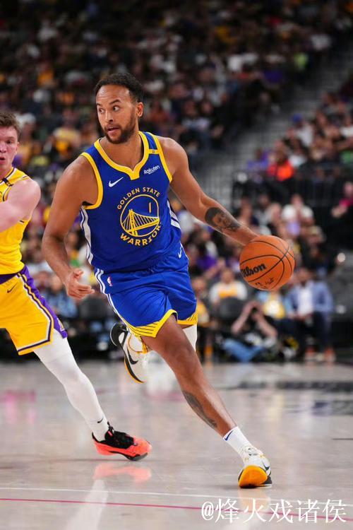 本赛季库里出战时勇士9胜8负,缺席时球队4胜5负 本赛季库里出战时勇士9胜8负,缺席时球队4胜5负